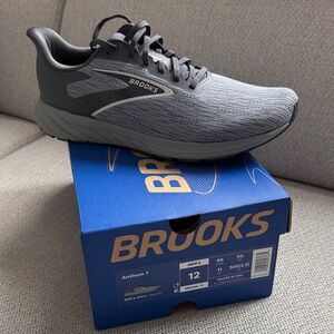 Brooks Men's Black and Gray Athletic Shoes